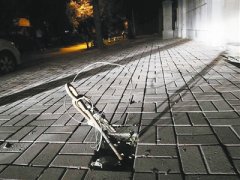 鐵棍繞鋼絲絆倒一盲人 傷人“刺兒頭”拔不掉？
